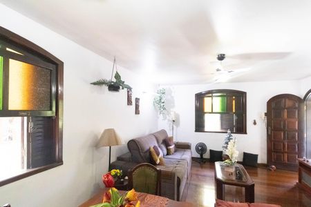 Casa para alugar com 400m², 5 quartos e 4 vagasSala