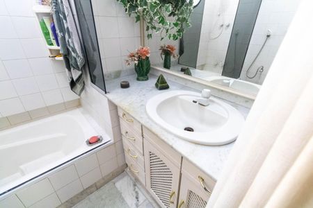 Casa para alugar com 400m², 5 quartos e 4 vagasBanheiro do Quarto 1