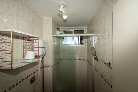 Banheiro de apartamento à venda com 1 quarto, 40m² em Jardim Itu, Porto Alegre