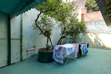 Casa à venda com 100m², 2 quartos e 1 vaga Casa à venda com 100m², 2 quartos e 1 vagaQuintal