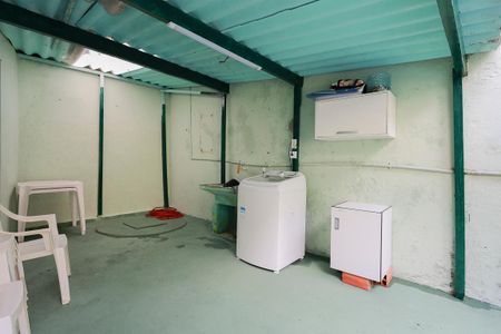 Casa à venda com 100m², 2 quartos e 1 vaga Casa à venda com 100m², 2 quartos e 1 vagaÁrea de serviço