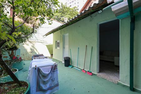 Casa à venda com 100m², 2 quartos e 1 vaga Casa à venda com 100m², 2 quartos e 1 vagaQuintal