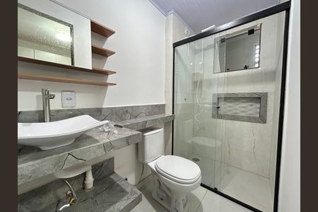 Banheiro  de apartamento para alugar com 1 quarto, 28m² em Pantanal, Florianópolis