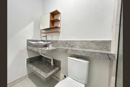 Banheiro  de apartamento para alugar com 1 quarto, 28m² em Pantanal, Florianópolis