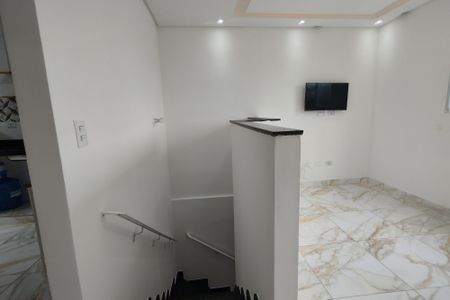 Casa de condomínio para alugar com 45m², 2 quartos e 1 vagaEscada 