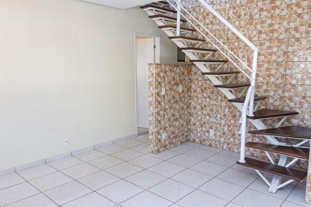 Sala de casa de condomínio para alugar com 3 quartos, 136m² em Senador Vasconcelos, Rio de Janeiro