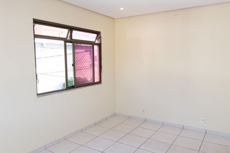 Sala de casa de condomínio para alugar com 3 quartos, 136m² em Senador Vasconcelos, Rio de Janeiro