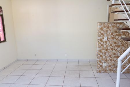 Casa de condomínio para alugar com 136m², 3 quartos e 1 vagaSala