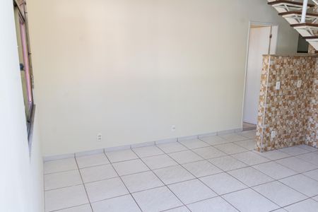 Casa de condomínio para alugar com 136m², 3 quartos e 1 vagaSala