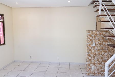 Casa de condomínio para alugar com 136m², 3 quartos e 1 vagaSala