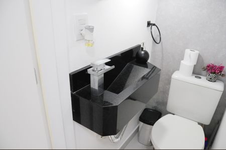 Casa à venda com 105m², 2 quartos e 2 vagasLavabo