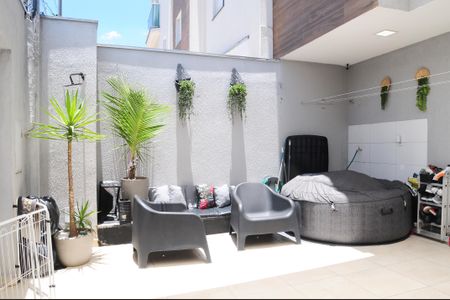 Casa à venda com 105m², 2 quartos e 2 vagasGaragem