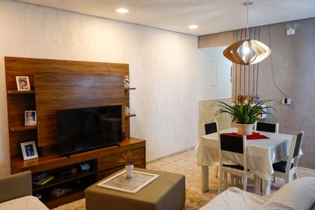 SALA de casa à venda com 2 quartos, 135m² em São Pedro, Osasco