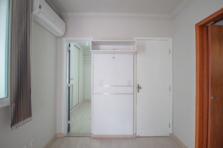 Apartamento à venda com 150m², 3 quartos e 2 vagasSuite 1