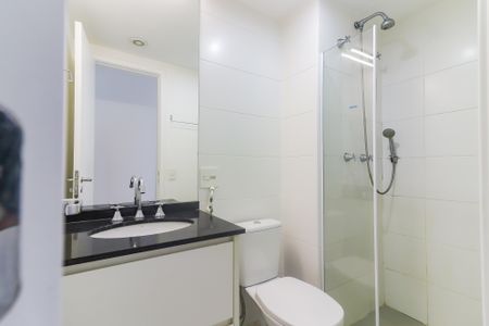 Banheiro Social de apartamento à venda com 2 quartos, 64m² em Vila Sonia, São Paulo