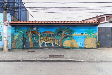 Casa à venda com 450m², 5 quartos e 3 vagas Casa à venda com 450m², 5 quartos e 3 vagasFachada