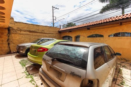 Casa à venda com 450m², 5 quartos e 3 vagas Casa à venda com 450m², 5 quartos e 3 vagasGaragem