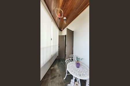 Casa à venda com 260m², 4 quartos e 5 vagasVaranda Suite 