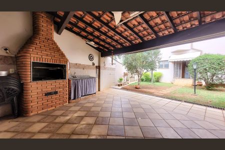 Casa à venda com 260m², 4 quartos e 5 vagasChurrasqueira