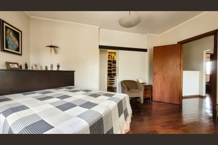 Casa à venda com 260m², 4 quartos e 5 vagasSuite 