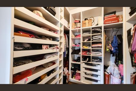 Casa à venda com 260m², 4 quartos e 5 vagasCloset Suite 