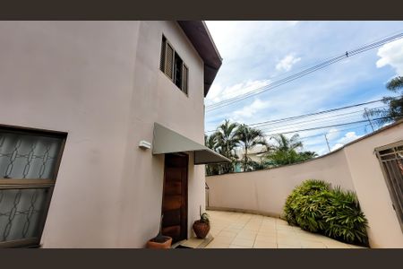 Casa à venda com 260m², 4 quartos e 5 vagasFachada