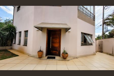 Casa à venda com 260m², 4 quartos e 5 vagasGaragem