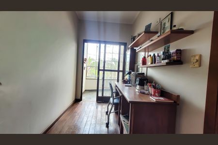 Casa à venda com 260m², 4 quartos e 5 vagasEscritório