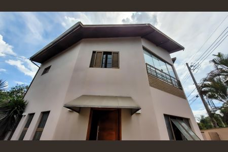 Casa à venda com 260m², 4 quartos e 5 vagasFachada