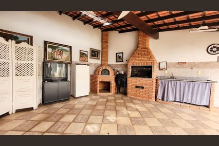 Casa à venda com 260m², 4 quartos e 5 vagasChurrasqueira