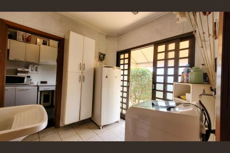 Casa à venda com 260m², 4 quartos e 5 vagasLavanderia