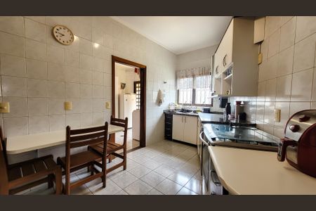 Casa à venda com 260m², 4 quartos e 5 vagasCozinha