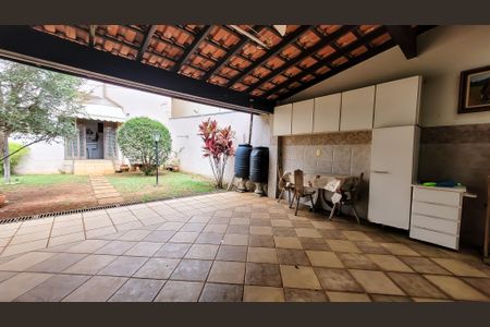 Casa à venda com 260m², 4 quartos e 5 vagasChurrasqueira