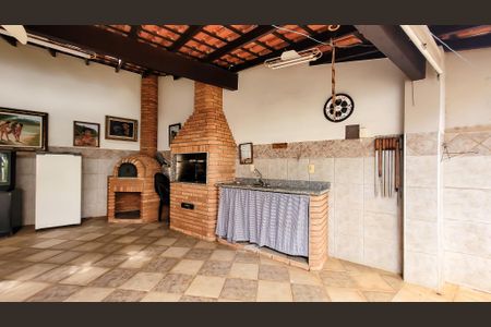 Casa à venda com 260m², 4 quartos e 5 vagasChurrasqueira