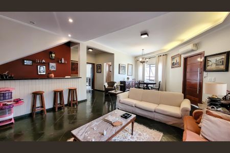 Casa à venda com 260m², 4 quartos e 5 vagasSala