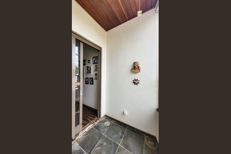 Casa à venda com 260m², 4 quartos e 5 vagasVaranda Suite 