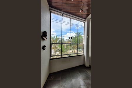 Casa à venda com 260m², 4 quartos e 5 vagasEscritório