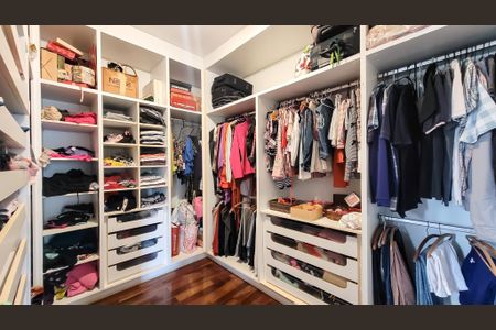 Casa à venda com 260m², 4 quartos e 5 vagasCloset Suite 