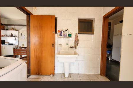 Casa à venda com 260m², 4 quartos e 5 vagasLavanderia