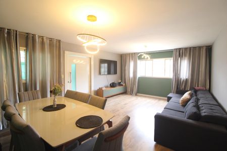 Sala de casa à venda com 3 quartos, 125m² em Vila Marari, São Paulo