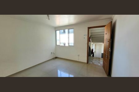 Sala de apartamento para alugar com 2 quartos, 53m² em Chacara Dona Escolastica, Itaquaquecetuba