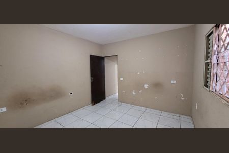 Quarto de casa para alugar com 1 quarto, 100m² em Cidade Kemel, Itaquaquecetuba