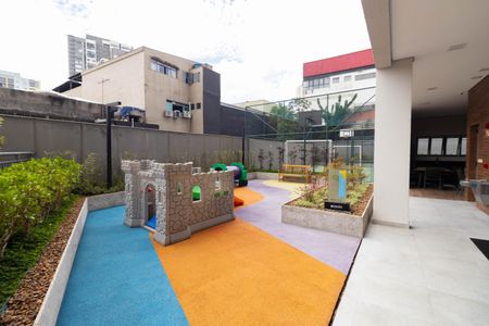 Apartamento à venda com 64m², 2 quartos e 1 vaga Apartamento à venda com 64m², 2 quartos e 1 vagaÁrea comum - Playground