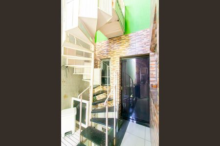 Casa para alugar com 250m², 3 quartos e 2 vagasEscada