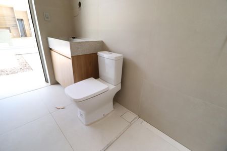 Casa para alugar com 233m², 3 quartos e 3 vagasBanheiro externo