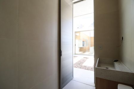 Casa para alugar com 233m², 3 quartos e 3 vagasBanheiro externo