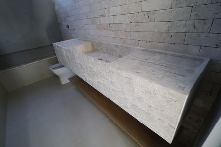 Casa para alugar com 233m², 3 quartos e 3 vagasBanheiro Social