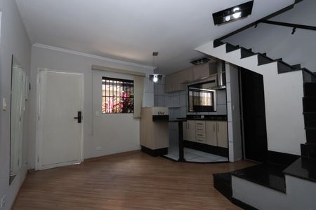 Sala de casa de condomínio para alugar com 2 quartos, 76m² em Vila Industrial, São Paulo