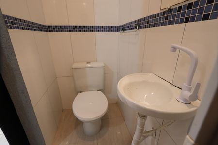 Casa de condomínio para alugar com 76m², 2 quartos e 1 vagaBanheiro de baixo