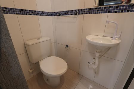 Casa de condomínio para alugar com 76m², 2 quartos e 1 vagaBanheiro de baixo